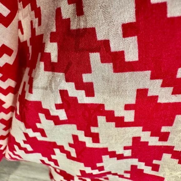 Ysl logo scarf. Look close at last photo u will see hidden YSL background. - Picture 5 of 5